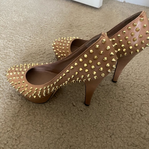 Vince Camuto platform heels - Picture 2 of 2